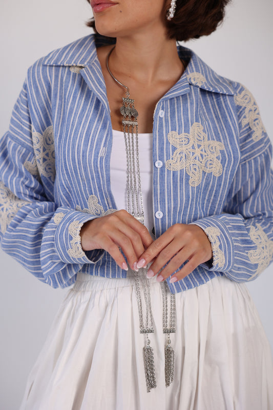 Cropped embroidered shirt