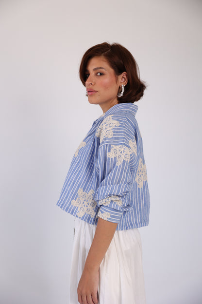 Cropped embroidered shirt