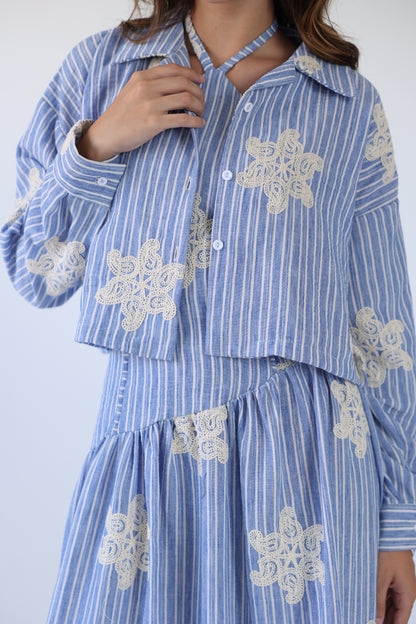 Cropped embroidered shirt