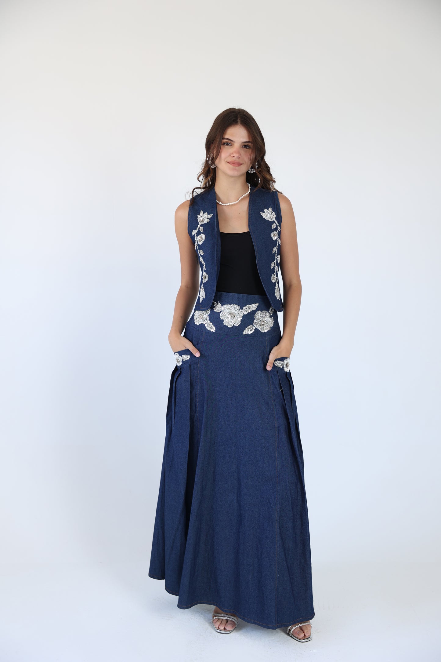 Embroidered denim skirt