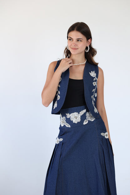 Embroidered denim skirt
