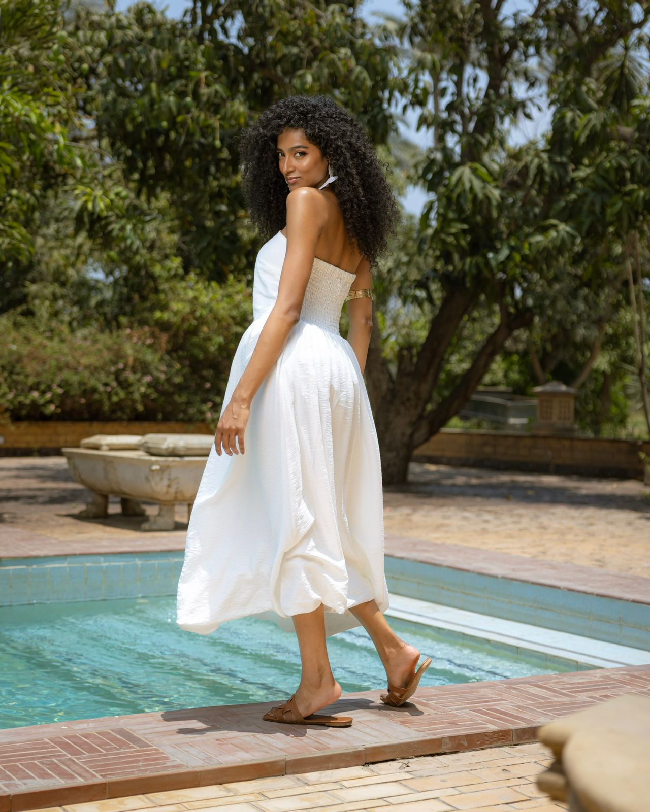 Balloon white dress