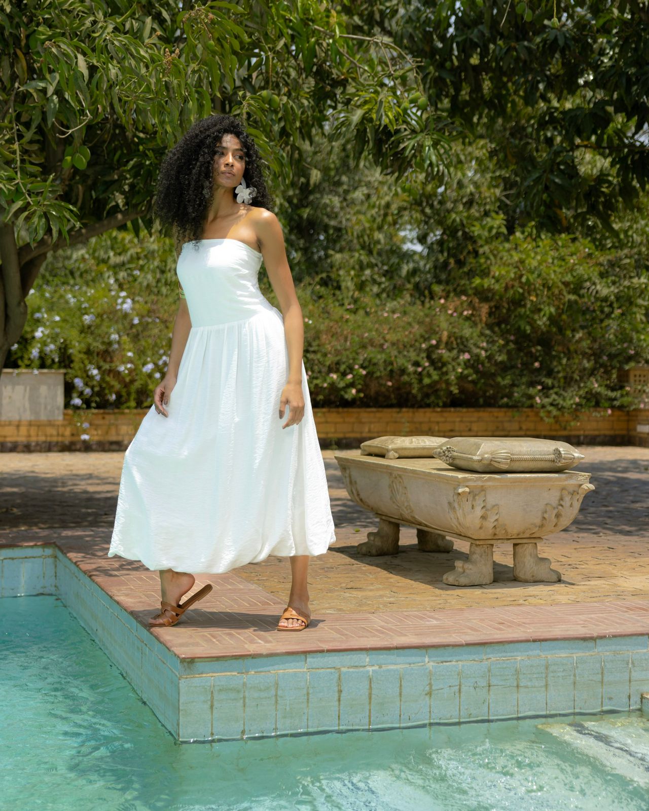 Balloon white dress