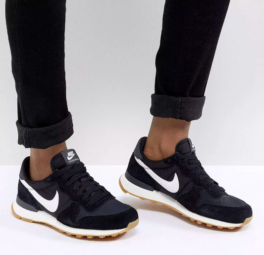 Nike sneakera black