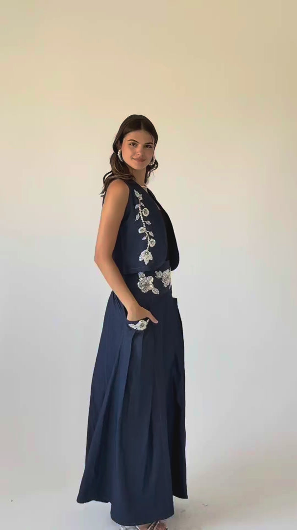 Embroidered denim skirt